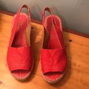 Clarks RED Artisan Wedges Pre-owned in EXCON